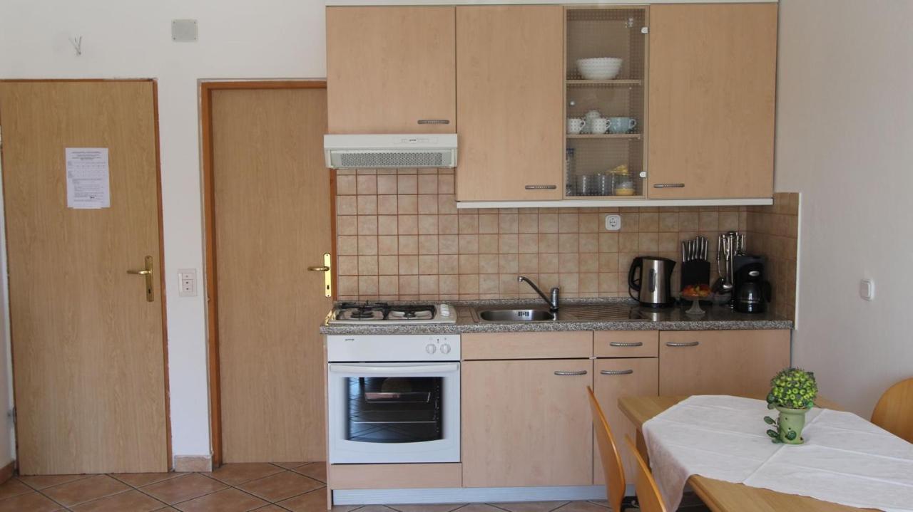 Apartments Grahovac Malinska Ngoại thất bức ảnh