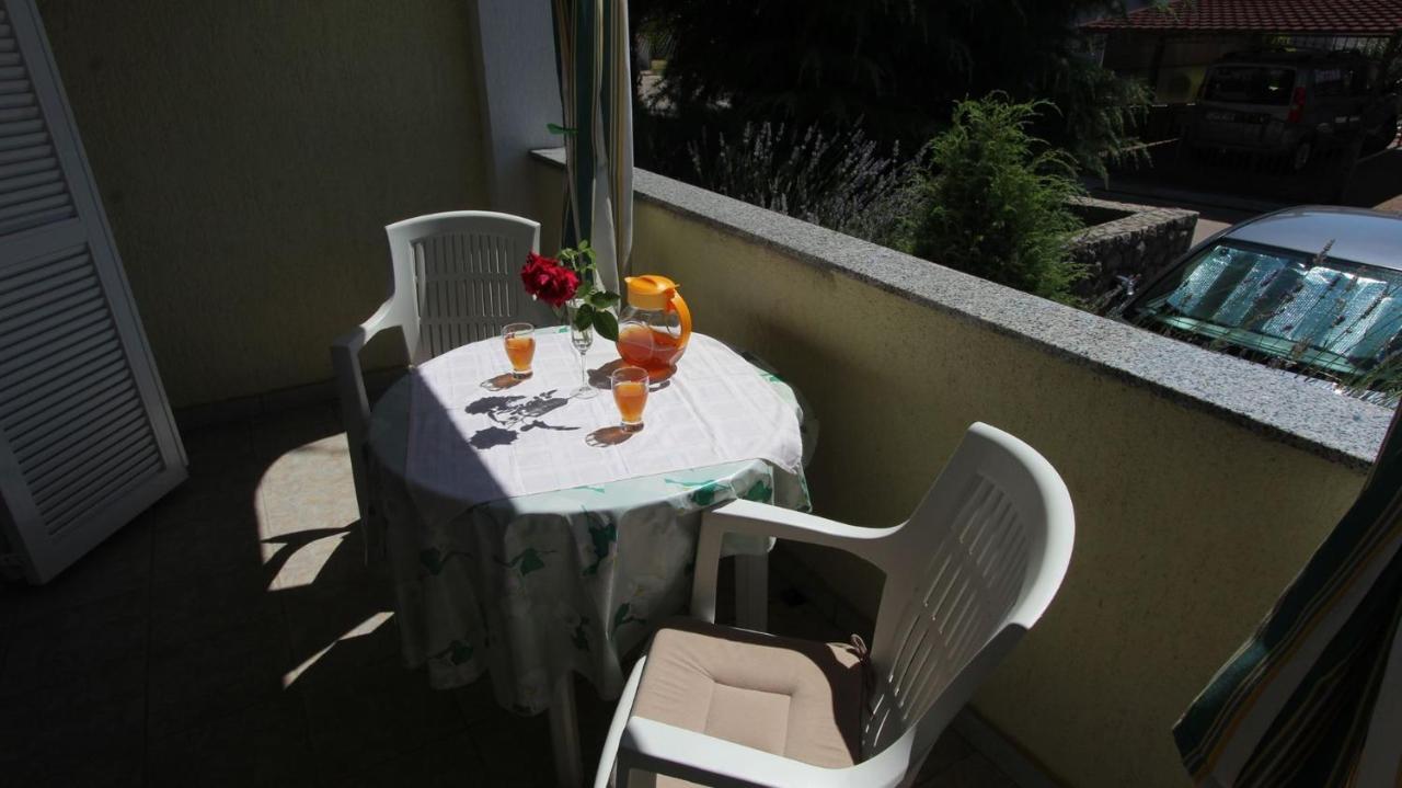 Apartments Grahovac Malinska Ngoại thất bức ảnh