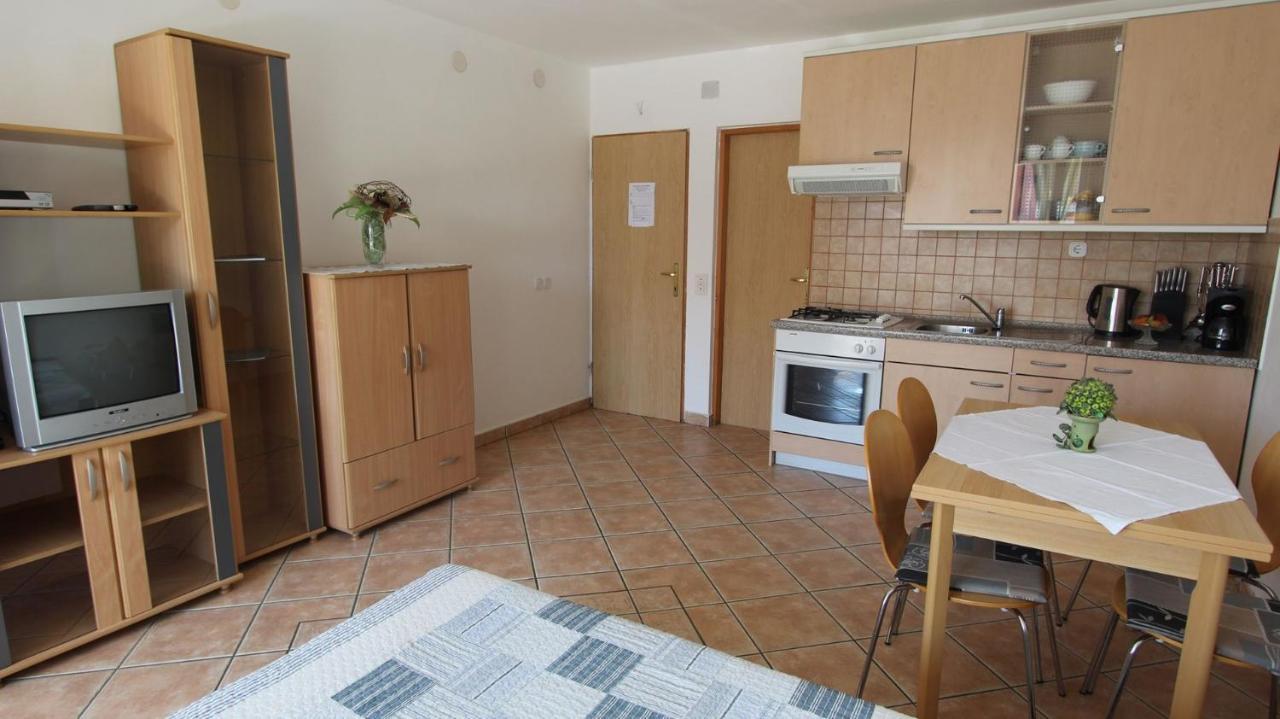 Apartments Grahovac Malinska Ngoại thất bức ảnh