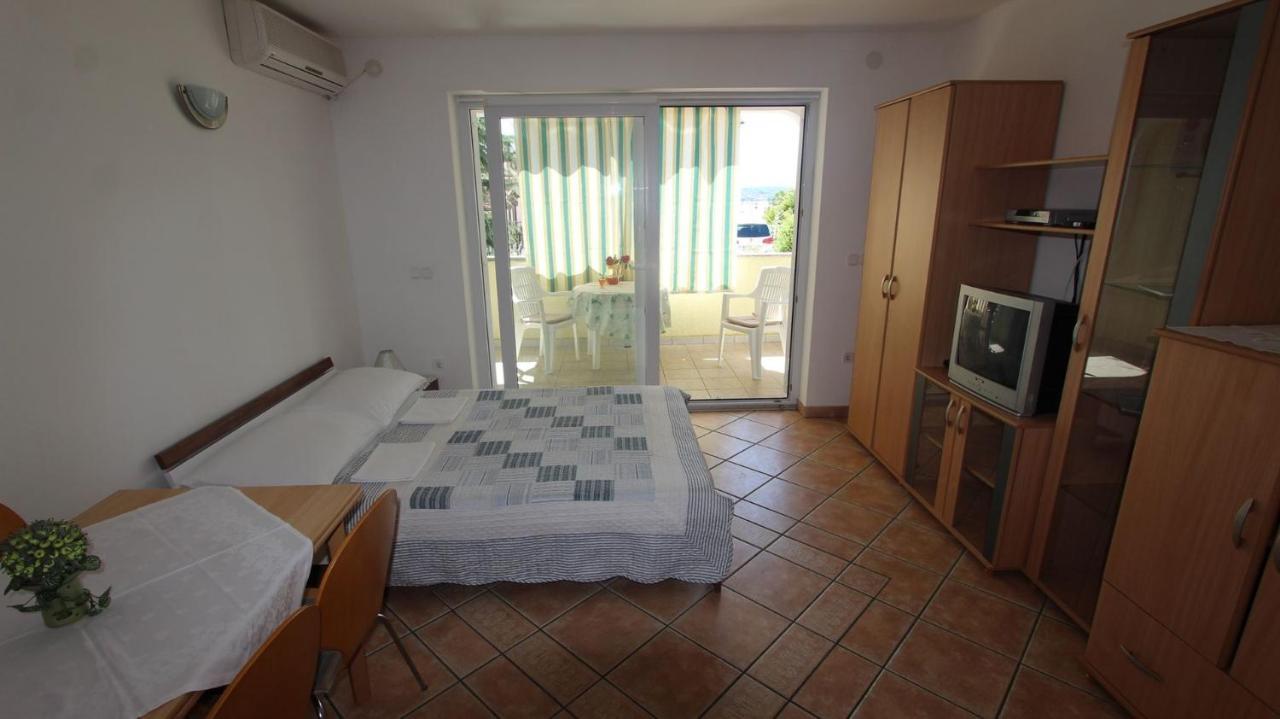 Apartments Grahovac Malinska Ngoại thất bức ảnh