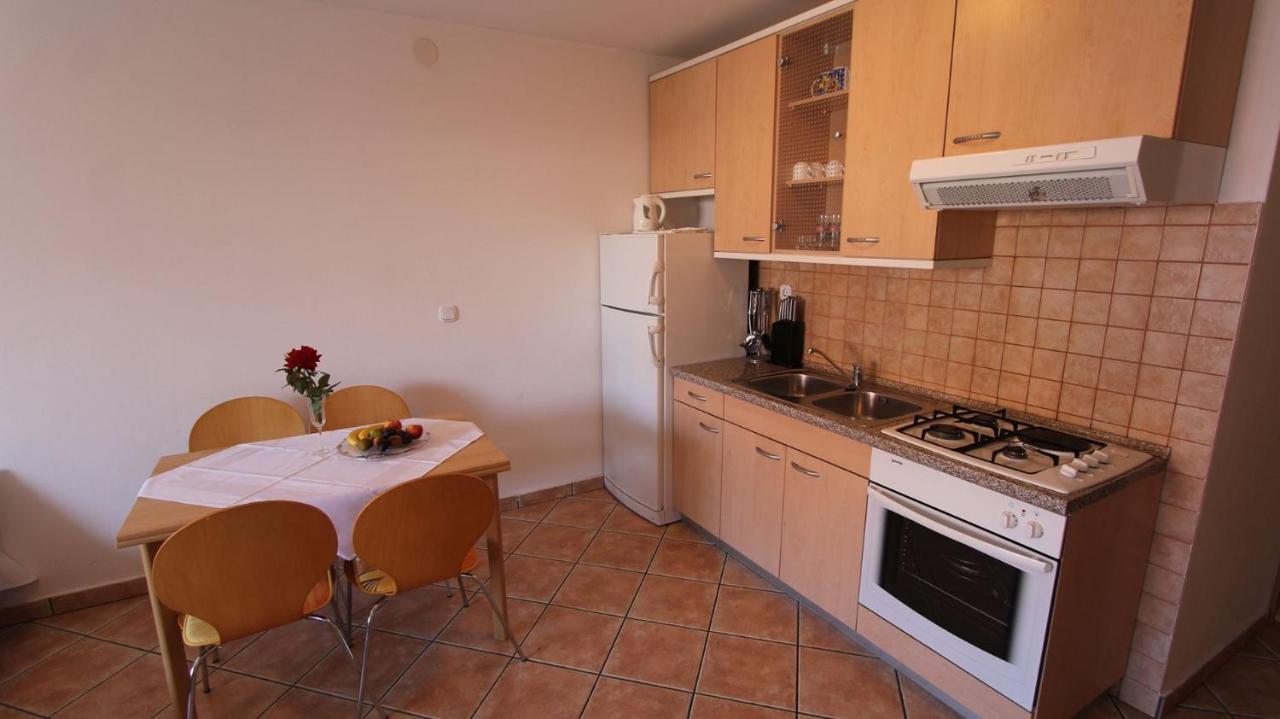Apartments Grahovac Malinska Ngoại thất bức ảnh