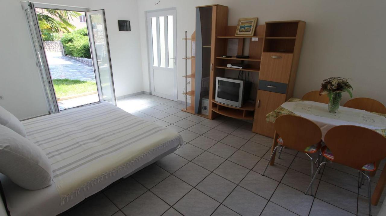 Apartments Grahovac Malinska Ngoại thất bức ảnh