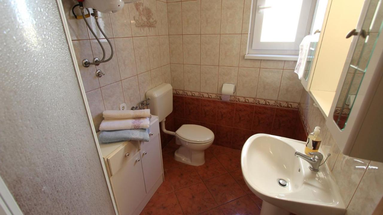 Apartments Grahovac Malinska Ngoại thất bức ảnh
